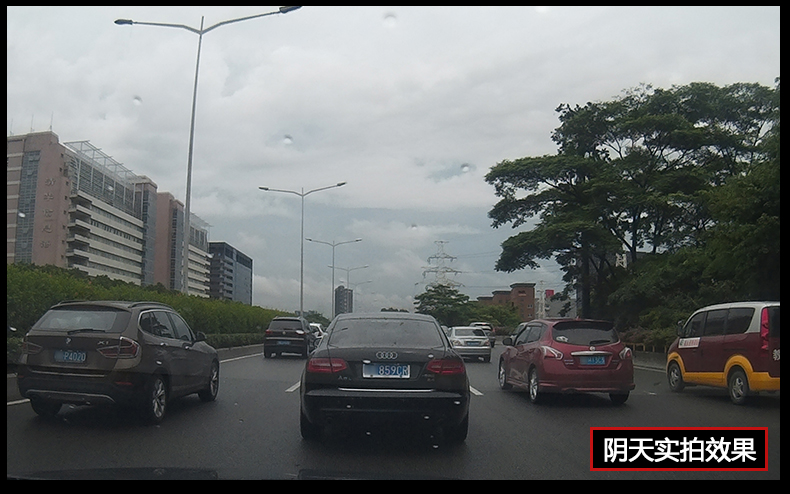 小霸王無(wú)縫循環(huán)錄影功能行車(chē)記錄儀