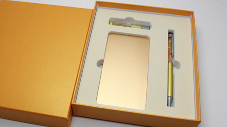 U盤(pán)16GB、移動(dòng)電源、筆黃金組合3件套